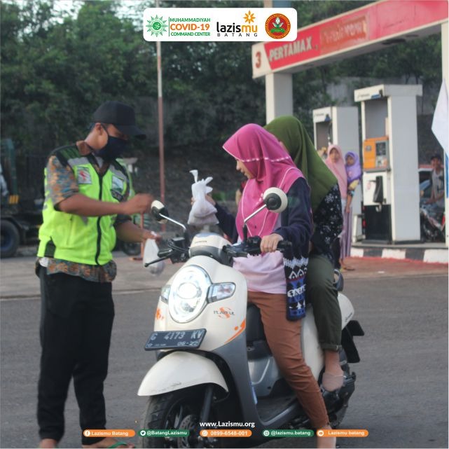lazismu batang berbagi takjil