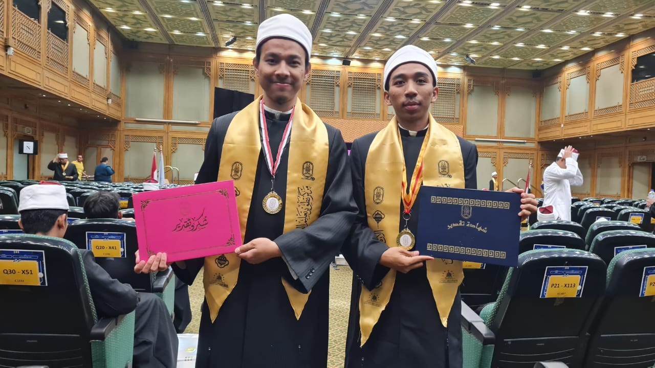 penerima beasiswa lazismu batang lulus perguruan tinggi mesir