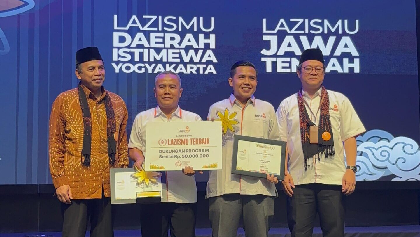 Foto penghargaan Lazismu Jawa Tengah 2024