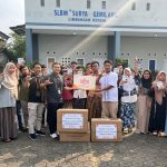Penyaluran susu kambing oleh Lazismu Jateng di SLB Limbangan Kendal