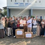 Penyaluran susu kambing oleh Lazismu Jateng di SLB Limbangan Kendal