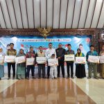 Lazismu Purbalingga menyalurkan bantuan Rp106 juta kepada warga dalam Kolaborasi ZIS 2025 bersama Pemkab Purbalingga