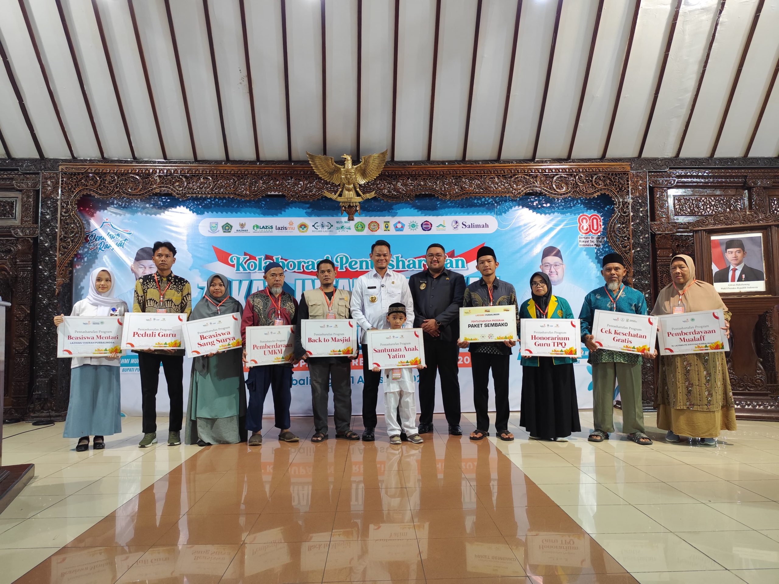 Lazismu Purbalingga menyalurkan bantuan Rp106 juta kepada warga dalam Kolaborasi ZIS 2025 bersama Pemkab Purbalingga