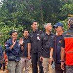melihat langsung tempat kejadian tanah longsor cilacap