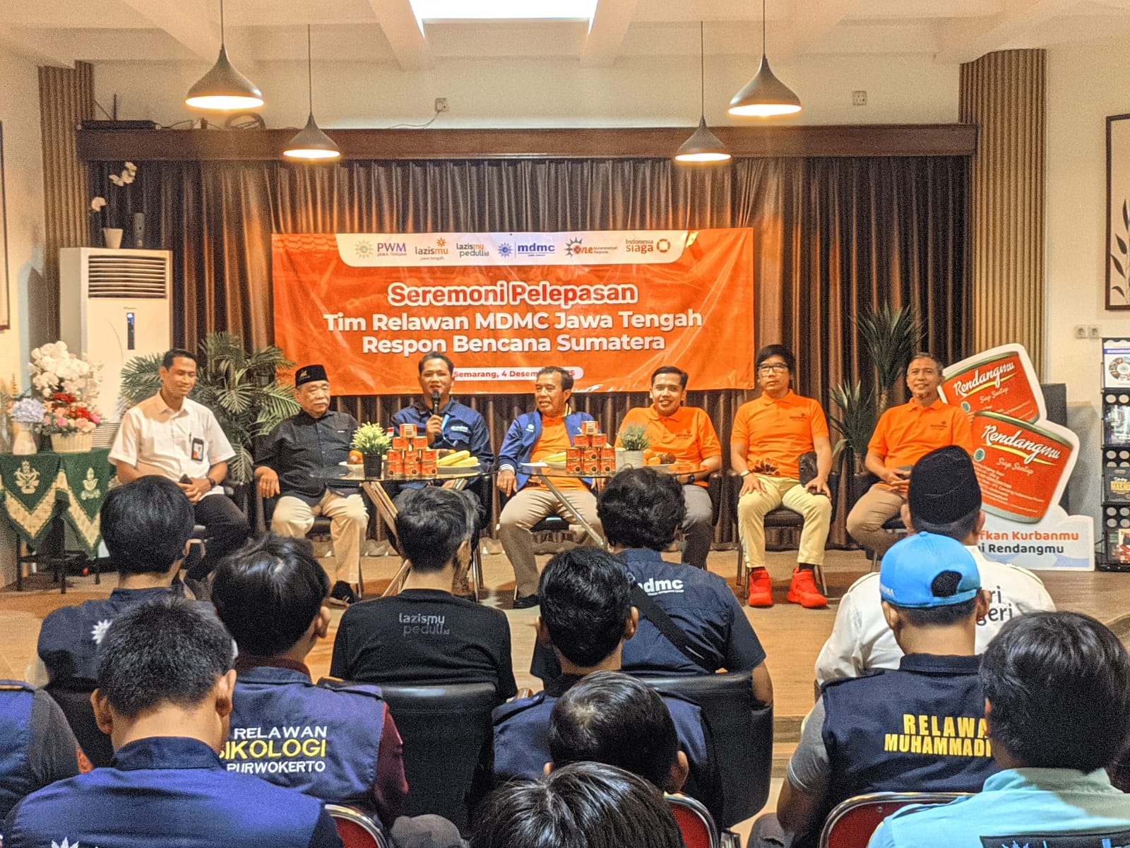 Pelepasan relawan Lazismu dan MDMC Jawa Tengah untuk respon bencana Sumatera