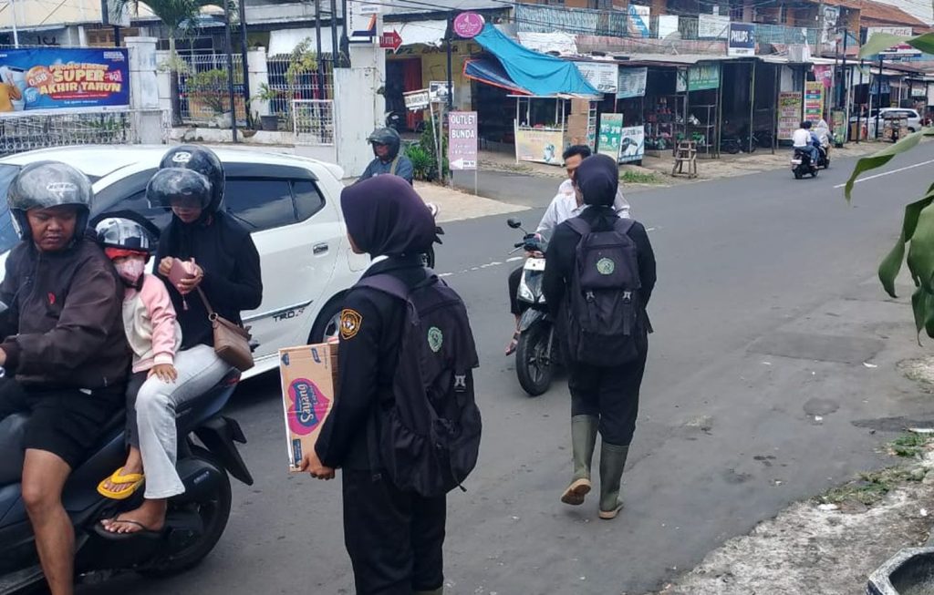 WhatsApp Image 2025-12-06 at 20.47.20 (2) Lazismu Batang kembali menerima amanah kebaikan dari pelajar.