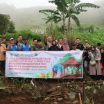 Penanaman bibit alpukat oleh Lazismu Jateng di Kendal sebagai upaya pelestarian alam