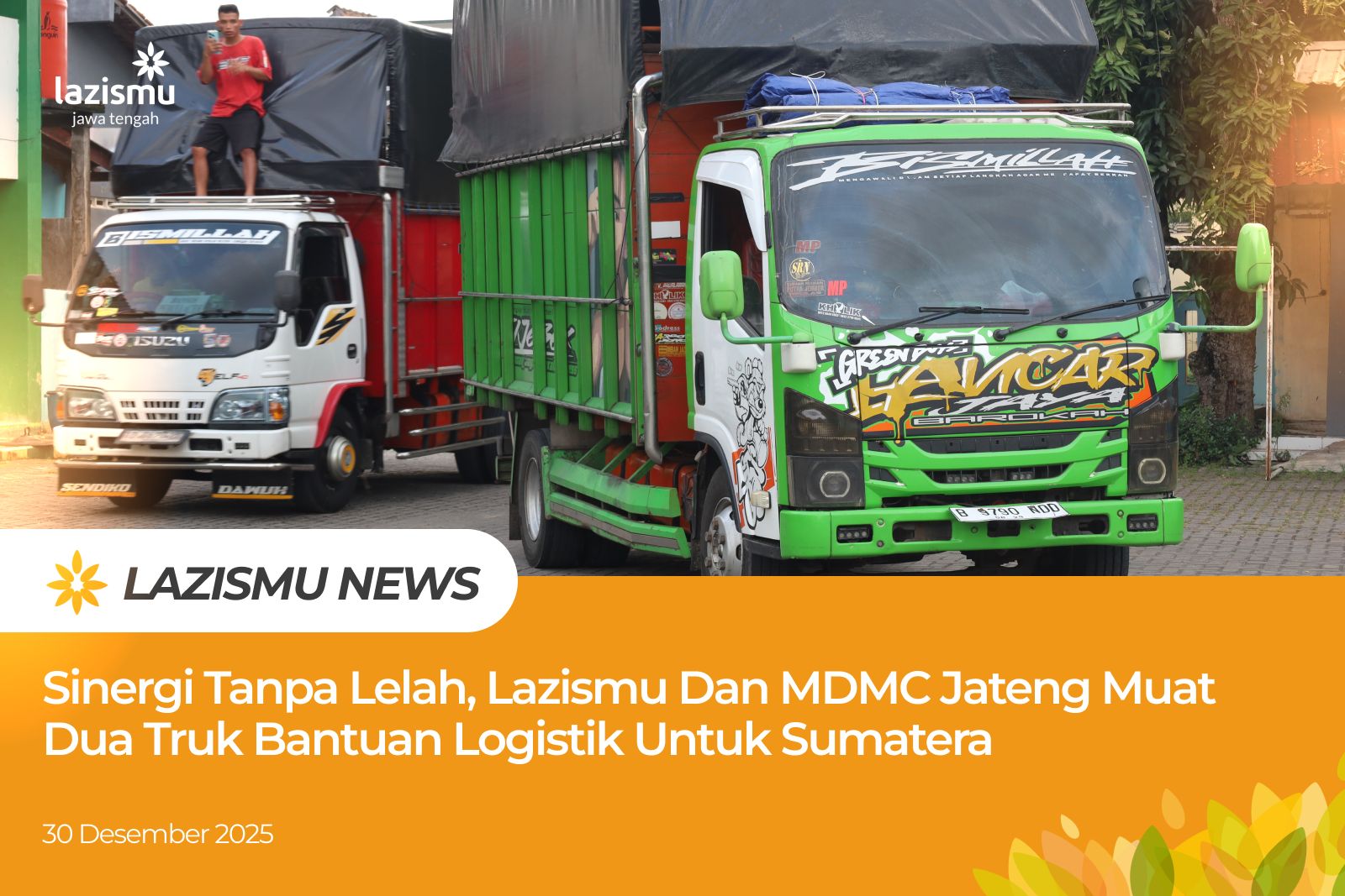 Relawan Lazismu dan MDMC Jateng memuat bantuan logistik ke dalam truk untuk korban bencana Sumatera