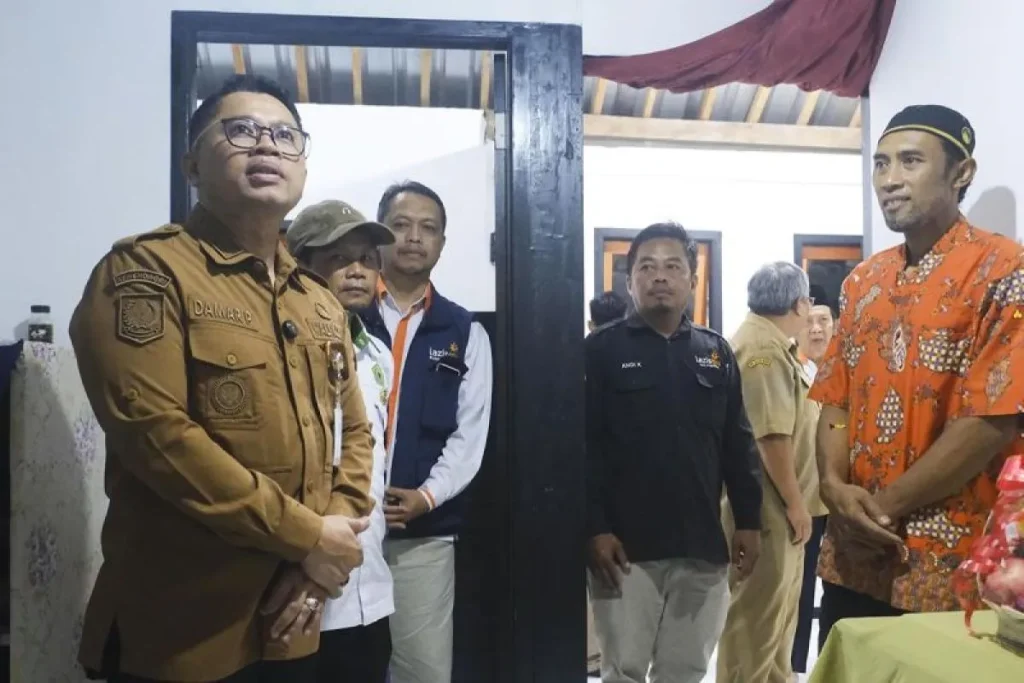 sinergi lazismu program bedah rumah di magelang