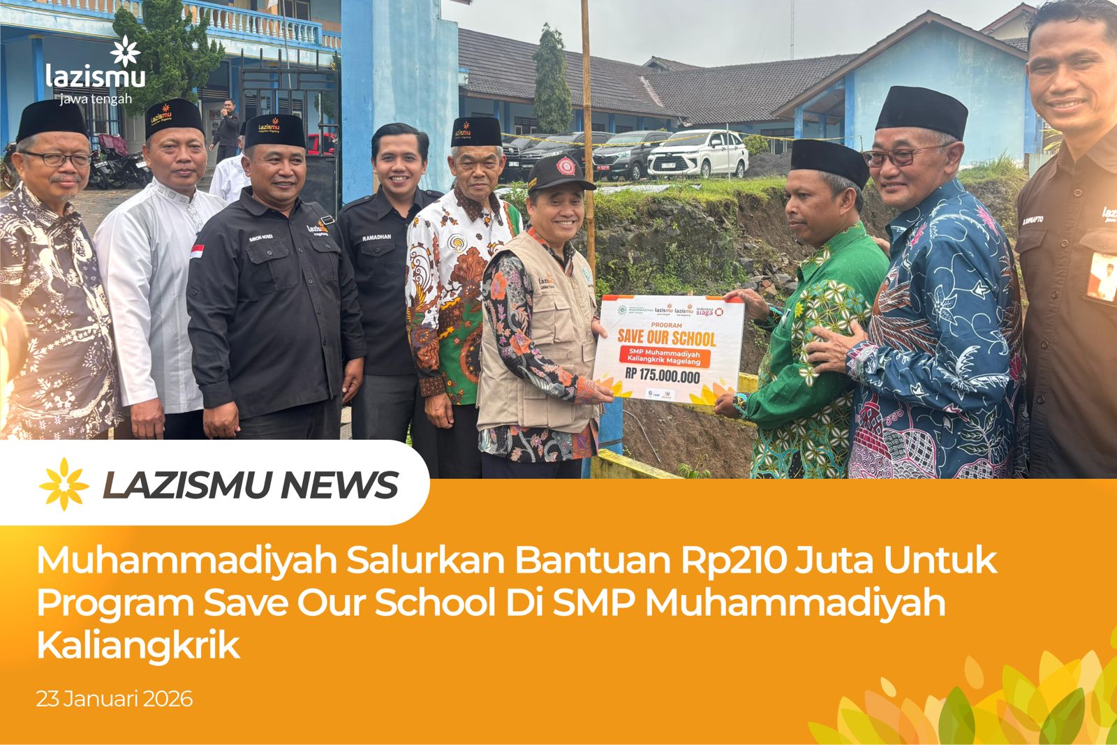 Penyerahan bantuan Save Our School Lazismu Jateng untuk SMP Muhammadiyah Kaliangkrik