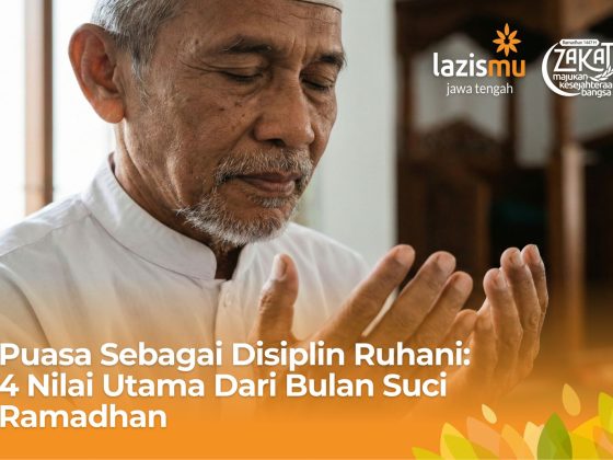 Pria Muslim berdoa dengan khusyuk di masjid menggambarkan puasa sebagai disiplin ruhani