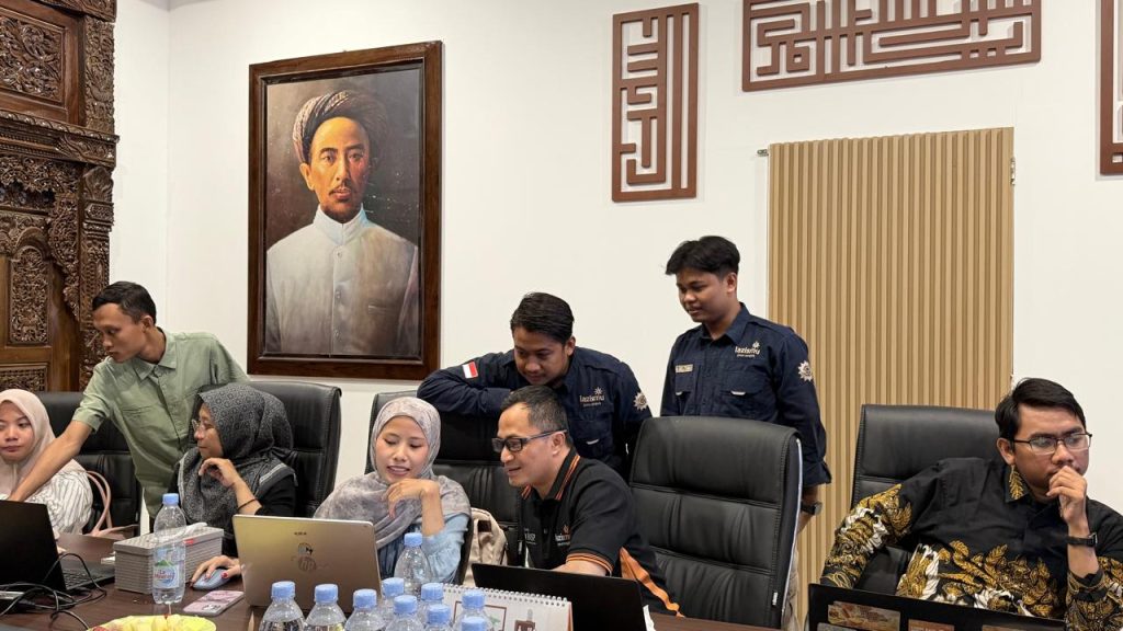 Lazismu Jawa Tengah Serahkan Website Crowdfunding Zakat untuk 5 Daerah guna Tingkatkan Transparansi