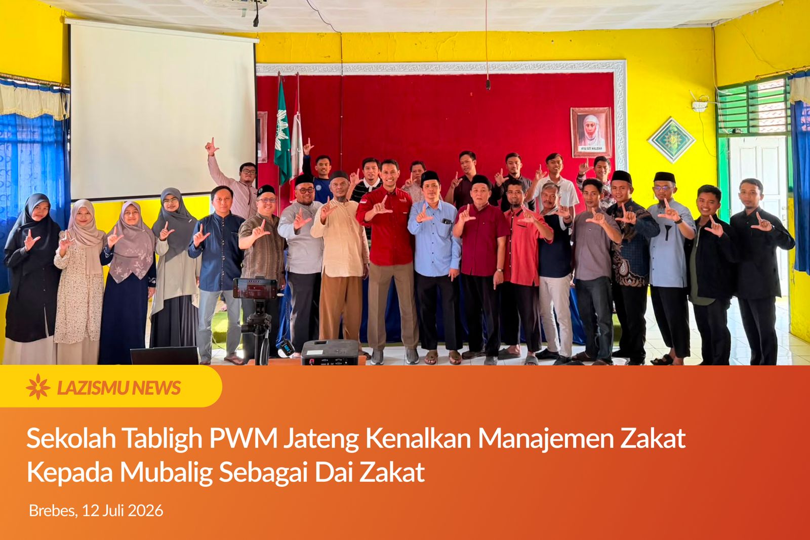 Suprapto selaku Manajer Area Lazismu Jateng memaparkan materi manajemen zakat kepada para mubalig di acara Sekolah Tabligh Brebes.