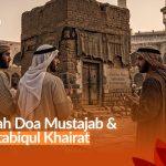 Empat pemuda sahabat nabi berdoa dengan khusyuk di depan Kabah memohon doa mustajab.